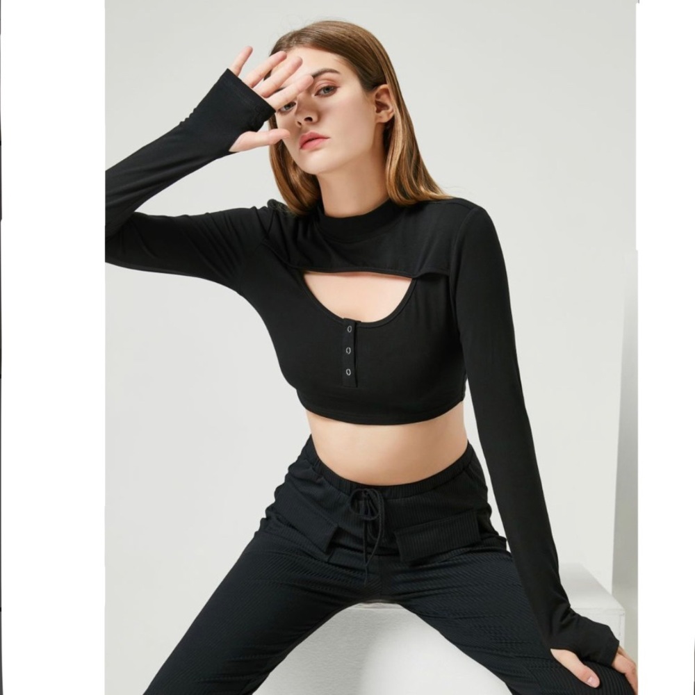 LONG SLEEVE MOCK NECK CROP TOP